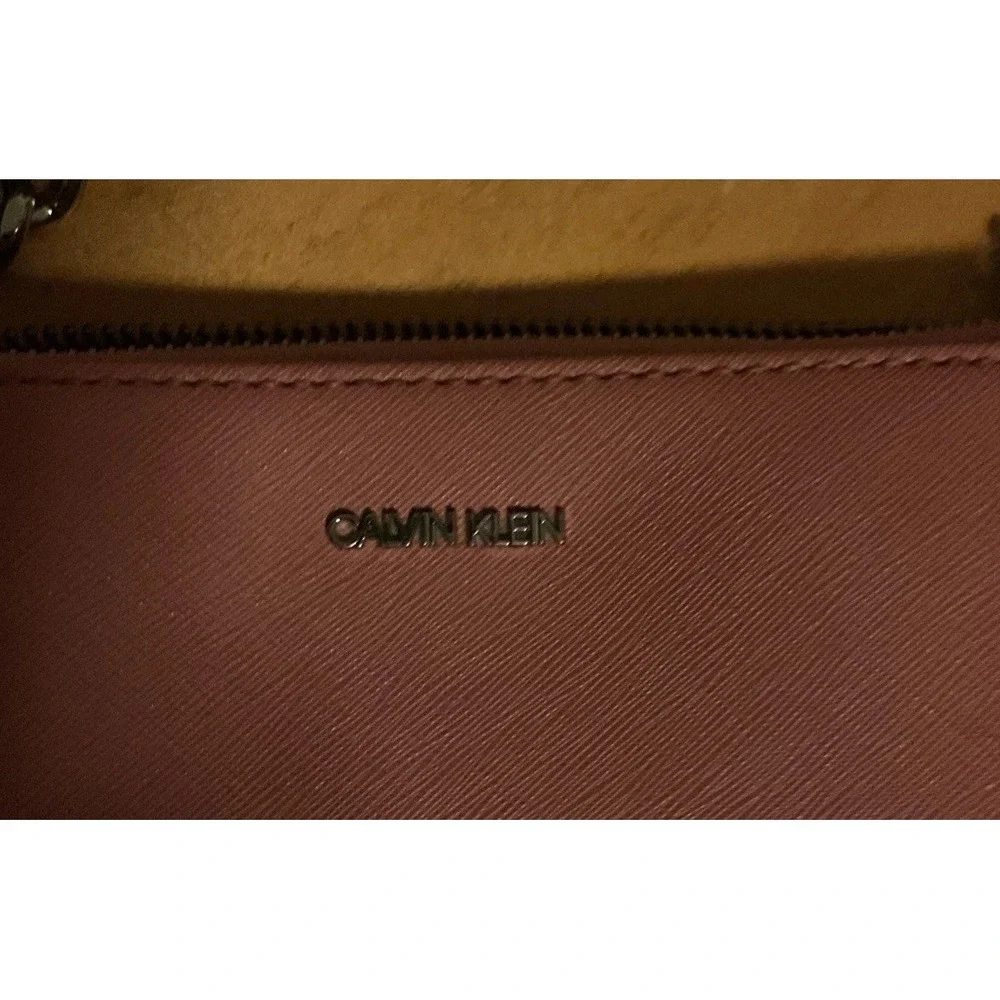 Calvin Klein‎ Cross Body Pink/Rose Purse With Chain On Strap